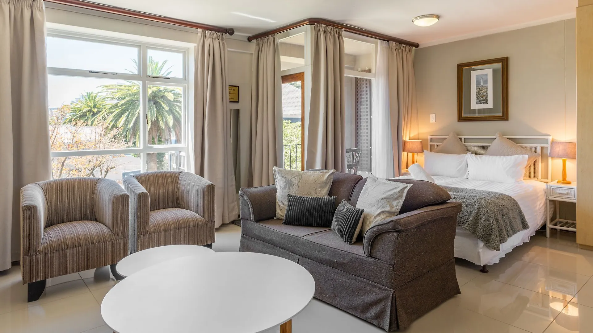 Cascades Suite 1 Cape Town 0*,